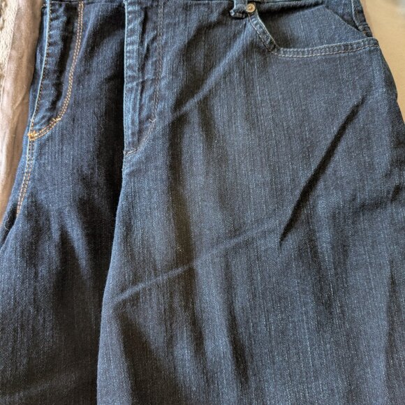 Two Pairs of Gloria Vanderbilt "Amanda" Classic Straight-leg Jeans - EUC - Picture 3 of 11